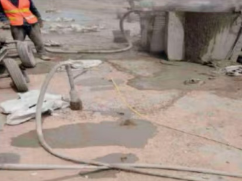 望谟水泥混凝土路面板底注浆技术 路面脱空注浆整治方案